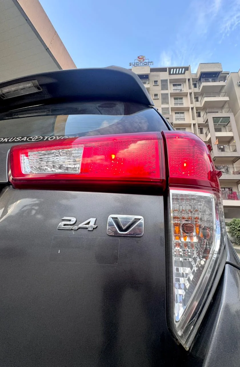 Toyota Innova Crysta - Thumbnail 12